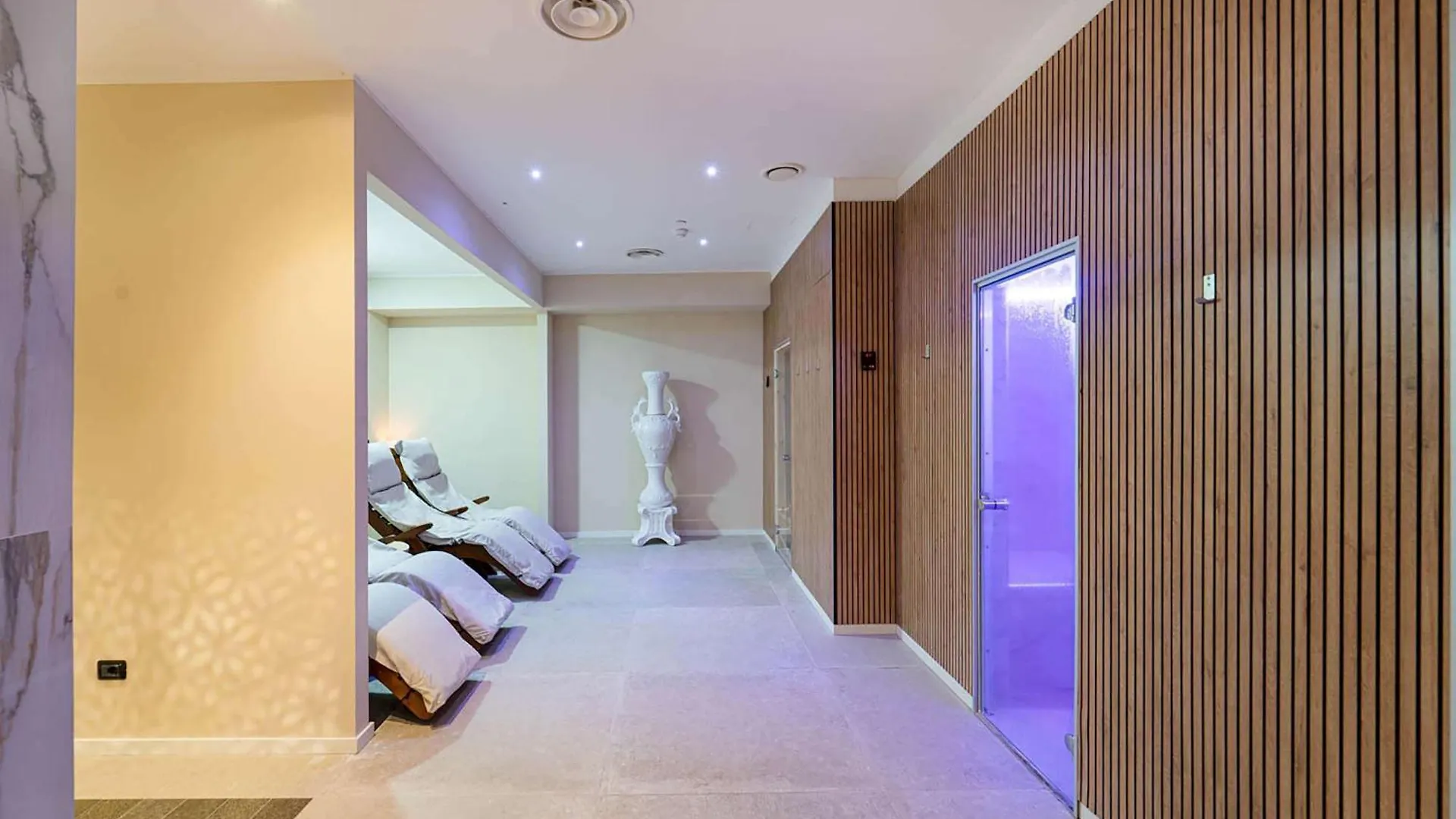 Best Western Plus The Hub Hotel Milão 4*,