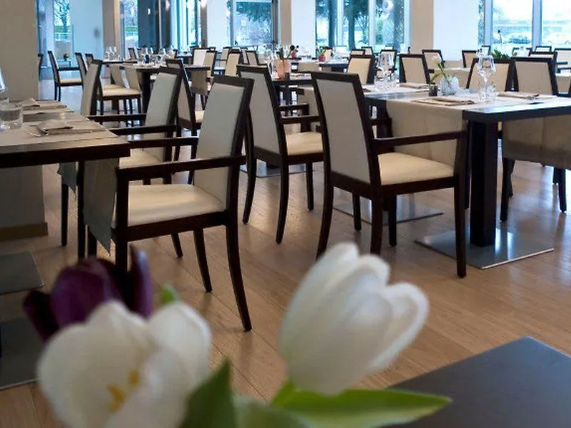 Best Western Plus The Hub Hotel Milão