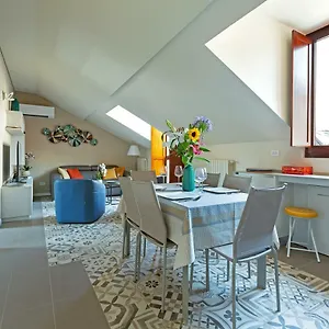 Renovated Penthouse Duomo & Via Torino Milaan